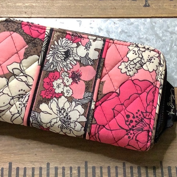 Vera Bradley Handbags - Vera Bradley Accordion Wallet In Mocha Rouge.